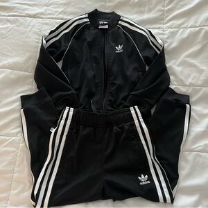 Boys adidas tracksuit size 5-6